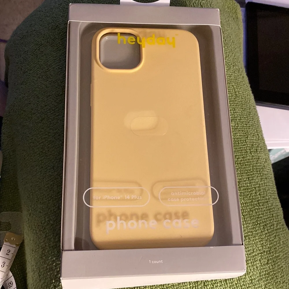 NWT. IPhone 14 plus case